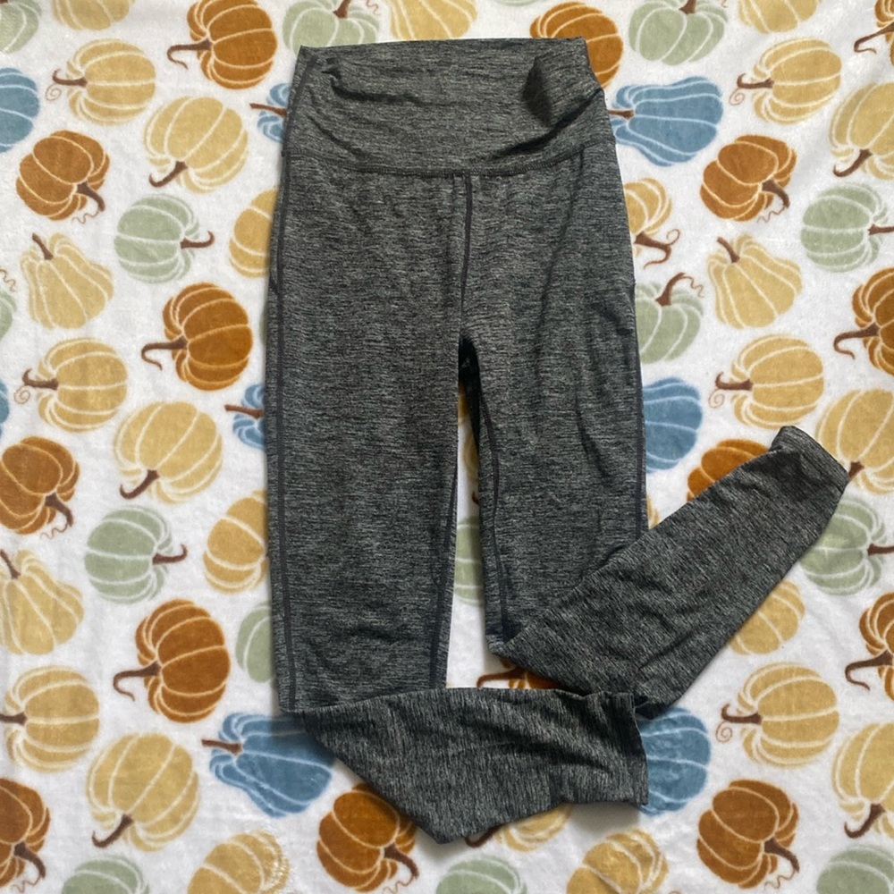 These leggings are 90 degree by reflex, size Medium and are true to fit.